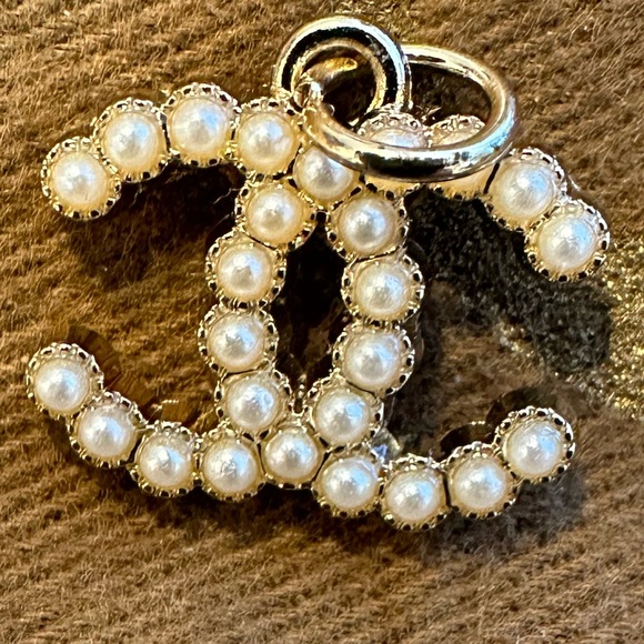 Accessories - Sold sold sold Notched Pearl Charm